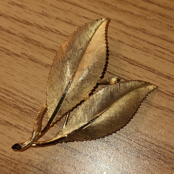 Vintage BSK Double Gold Plated/Filled Leaf Shape Brooch - Picture 7 of 8